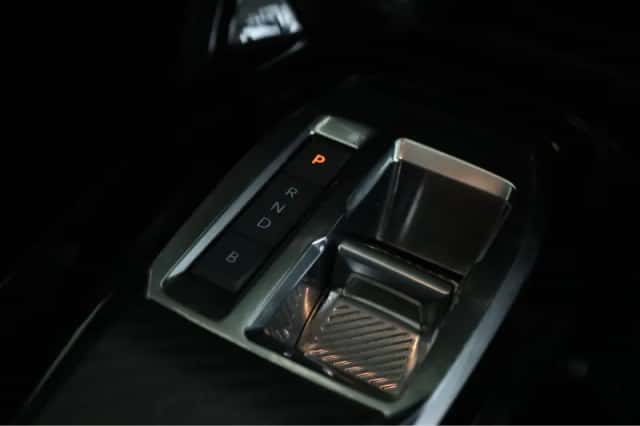 Peugeot e-208 (2022) thumbnail 21