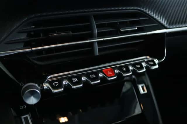 Peugeot e-208 (2022) thumbnail 22