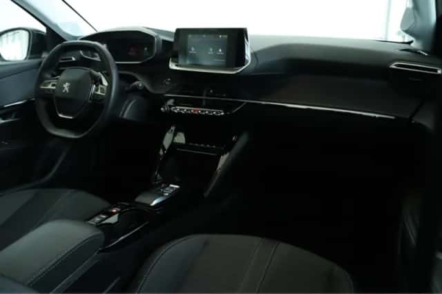 Peugeot e-208 (2022) thumbnail 4