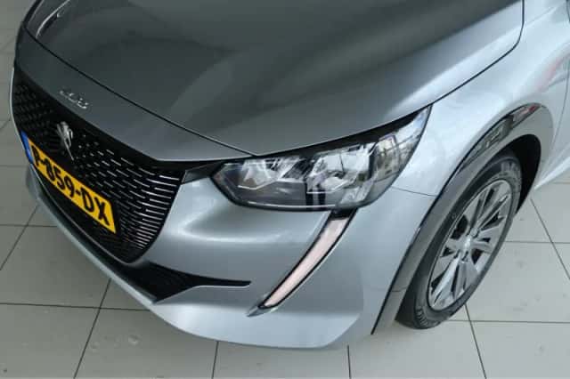 Peugeot e-208 (2022) thumbnail 6