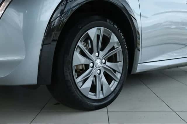 Peugeot e-208 (2022) thumbnail 8