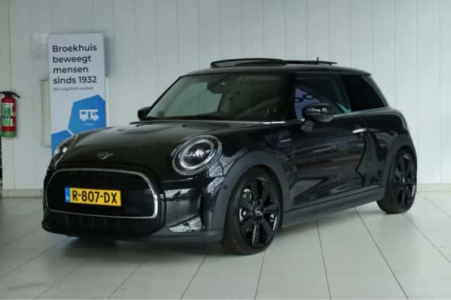 MINI Mini (2022) thumbnail 1