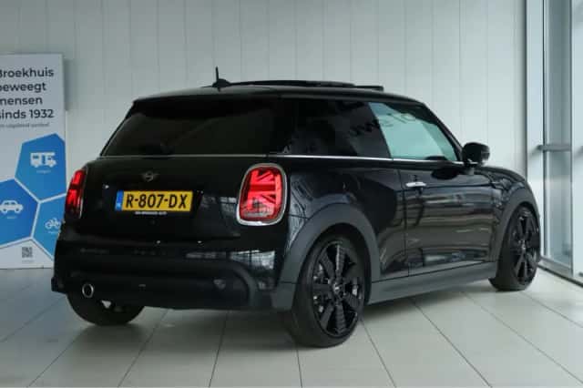 MINI Mini (2022) thumbnail 2