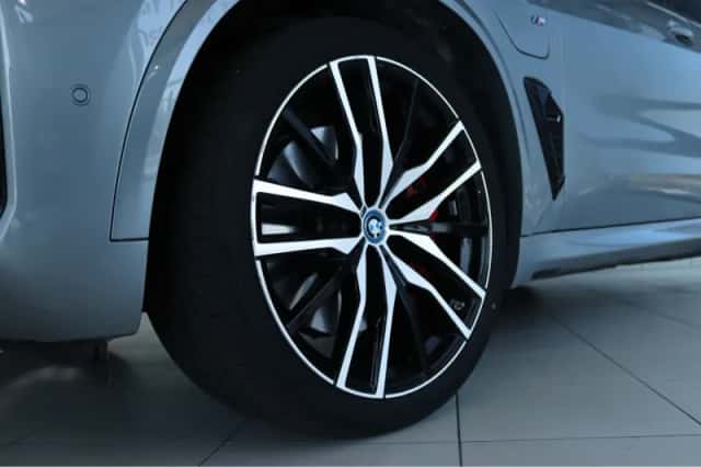 BMW X5 (2024) thumbnail 11