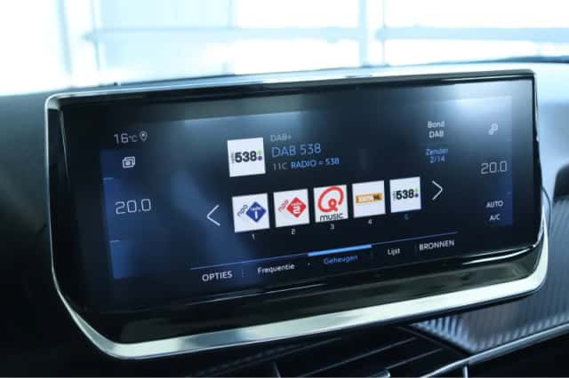 Peugeot 2008 (2021) thumbnail 25