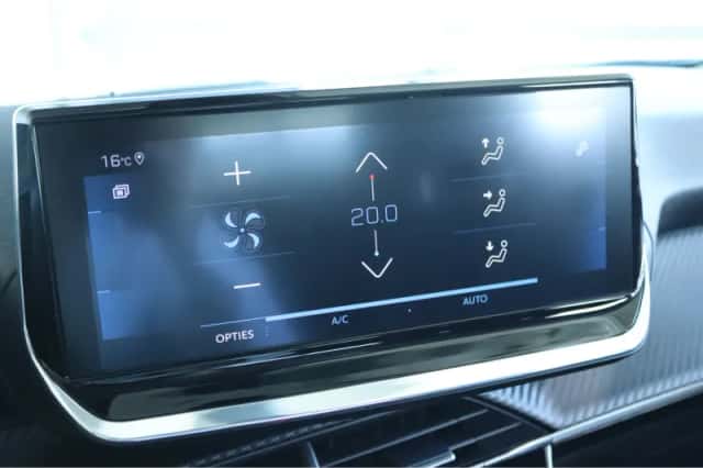 Peugeot 2008 (2021) thumbnail 26