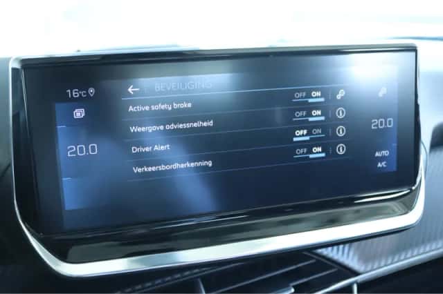 Peugeot 2008 (2021) thumbnail 28