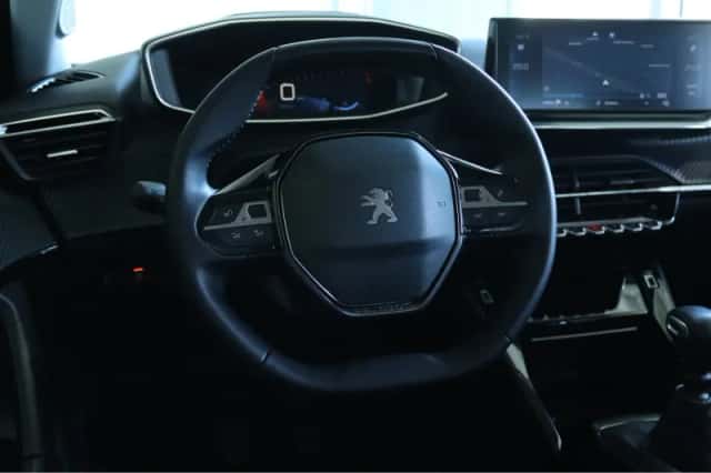 Peugeot 2008 (2021) thumbnail 31