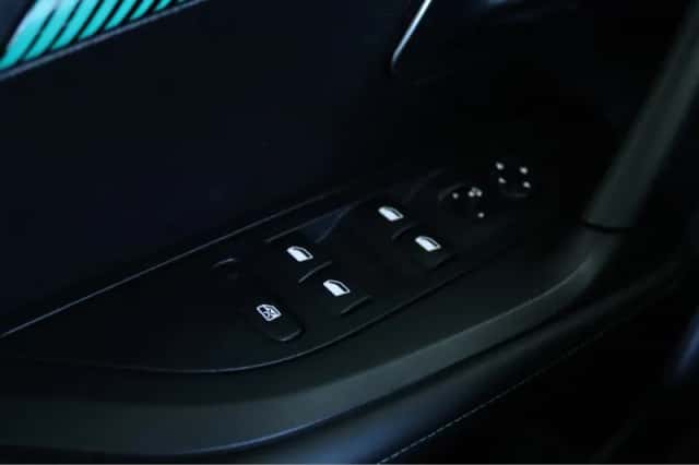 Peugeot 2008 (2021) thumbnail 36