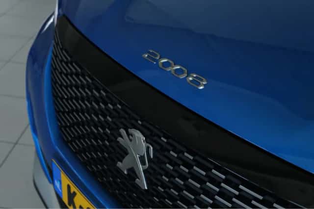 Peugeot 2008 (2021) thumbnail 6