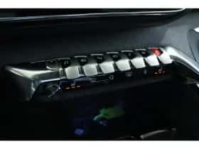 Peugeot 3008 (2023) thumbnail 22