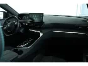 Peugeot 3008 (2023) thumbnail 4