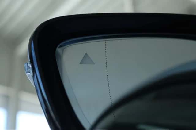 BMW i4 (2025) thumbnail 14