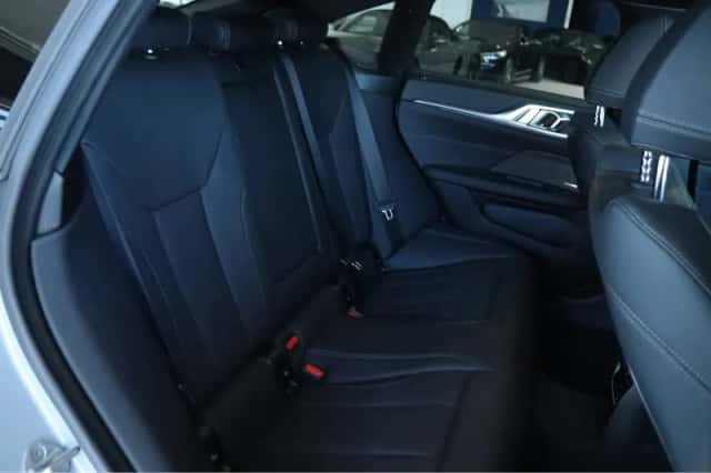 BMW i4 (2025) thumbnail 24
