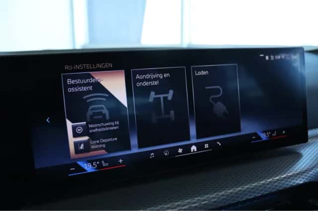 BMW i4 (2025) thumbnail 46