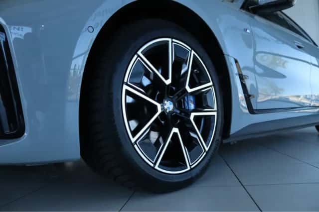 BMW i4 (2025) thumbnail 9