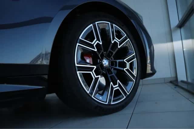 BMW i5 (2026) thumbnail 10