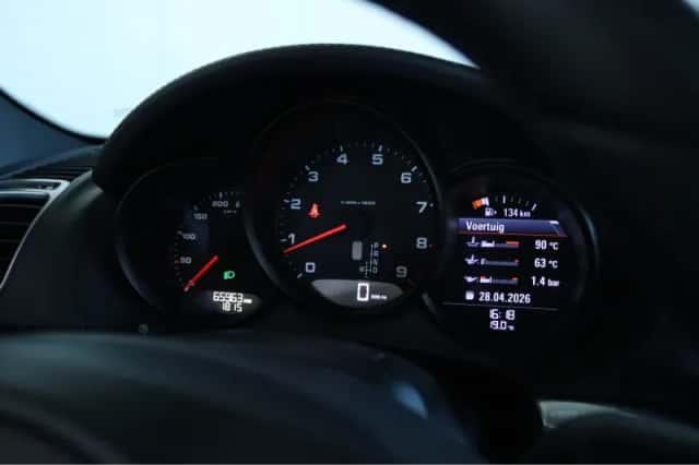 Porsche Boxster (2015) thumbnail 38
