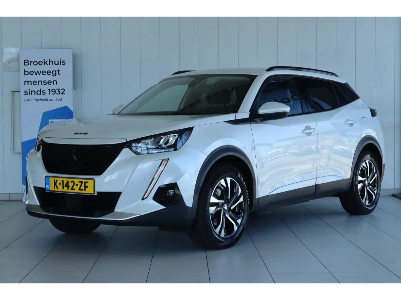 Peugeot e-2008 (2021) — foto 1