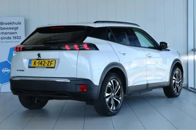 Peugeot e-2008 (2021) thumbnail 2