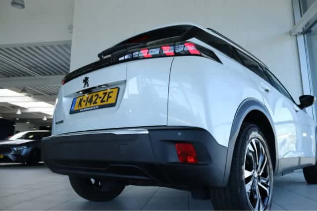 Peugeot e-2008 (2021) thumbnail 12