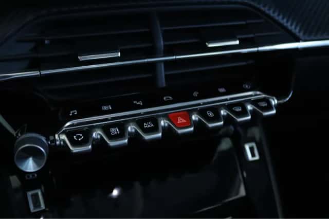 Peugeot e-2008 (2021) thumbnail 21