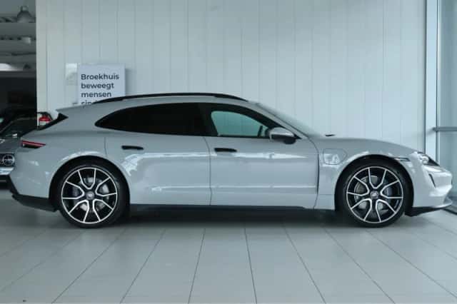 Porsche Taycan (2022) thumbnail 11