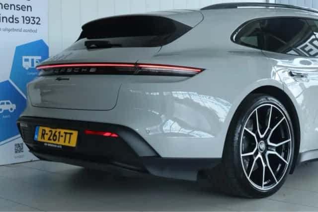 Porsche Taycan (2022) thumbnail 14