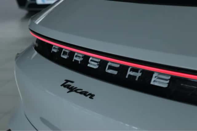 Porsche Taycan (2022) thumbnail 15