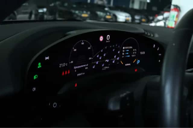 Porsche Taycan (2022) thumbnail 22