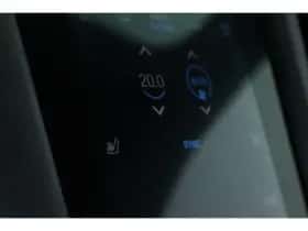 Porsche Taycan (2022) thumbnail 25