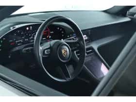 Porsche Taycan (2022) thumbnail 4