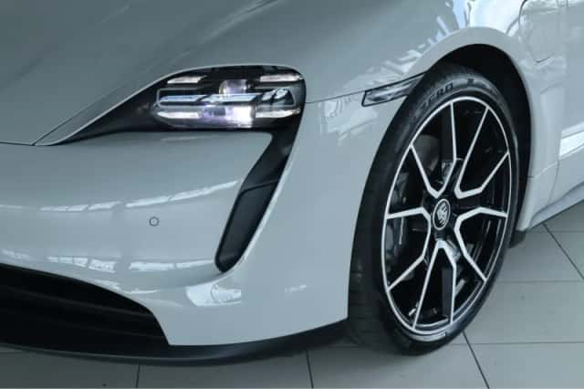 Porsche Taycan (2022) thumbnail 5