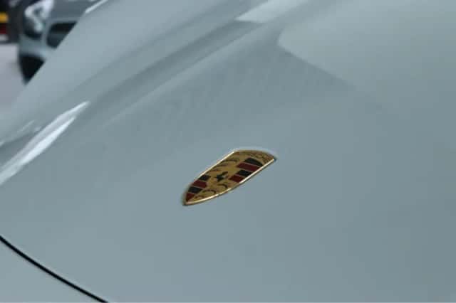 Porsche Taycan (2022) thumbnail 8