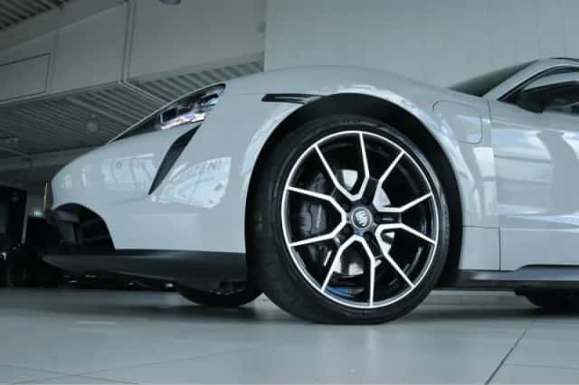 Porsche Taycan (2022) thumbnail 9