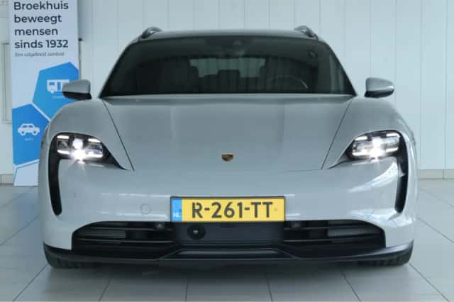 Porsche Taycan (2022) thumbnail 10