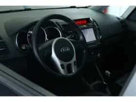 Kia Venga (2015) thumbnail 3