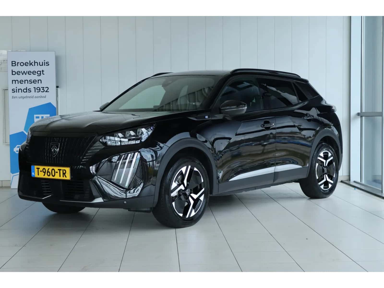 Peugeot e-2008 (2023) — foto 1