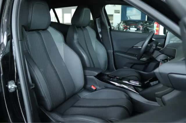 Peugeot e-2008 (2023) thumbnail 3