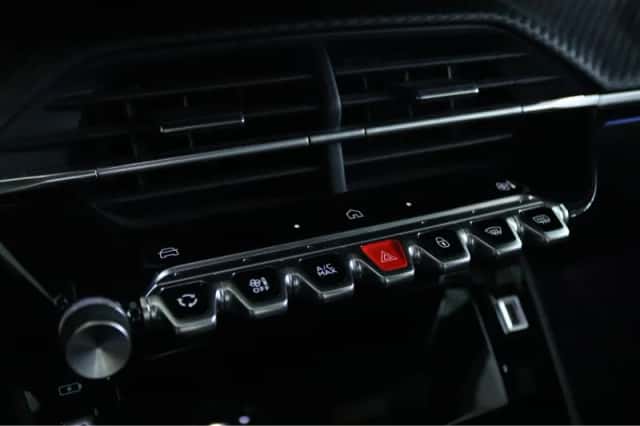 Peugeot e-2008 (2023) thumbnail 23