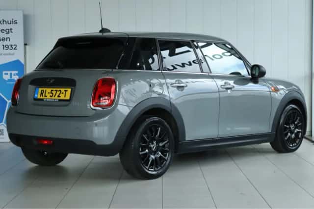 MINI Mini (2018) thumbnail 2