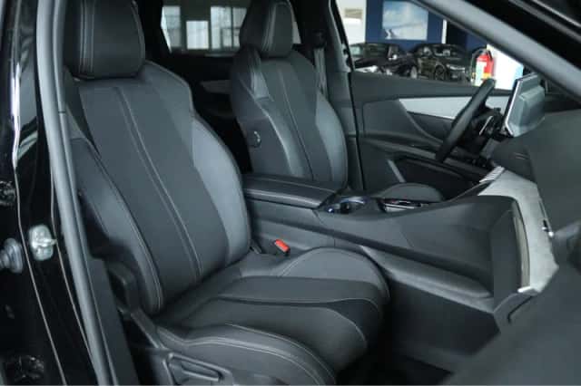 Peugeot 5008 (2023) thumbnail 3