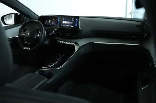 Peugeot 5008 (2023) thumbnail 4