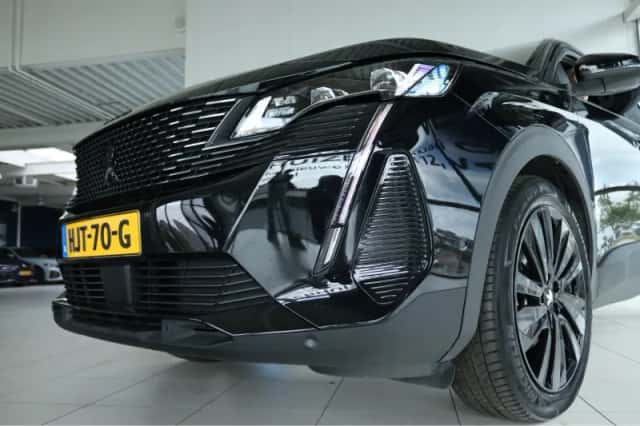 Peugeot 5008 (2023) thumbnail 5