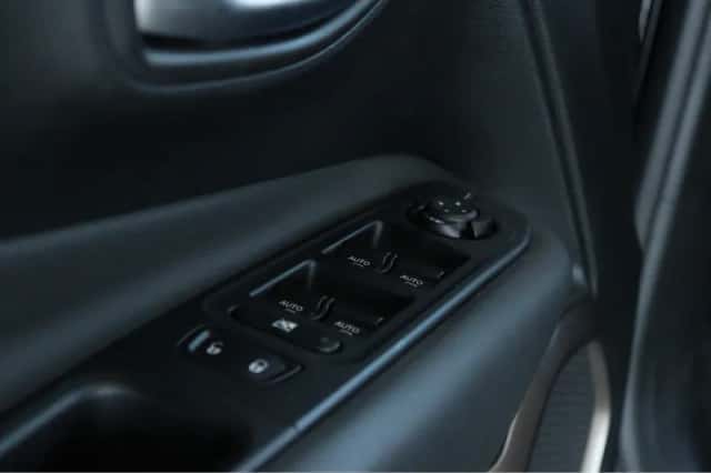Jeep Renegade (2022) thumbnail 14