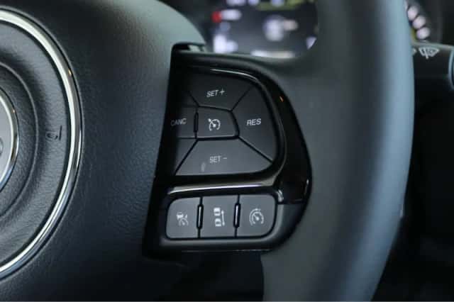 Jeep Renegade (2022) thumbnail 16