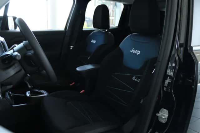 Jeep Renegade (2022) thumbnail 3