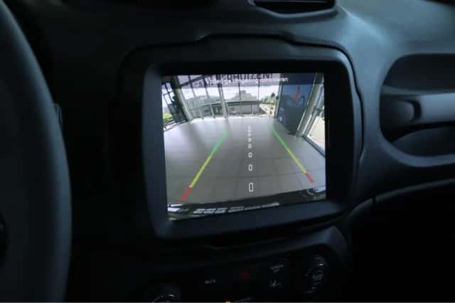 Jeep Renegade (2022) thumbnail 21