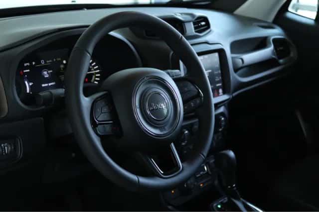 Jeep Renegade (2022) thumbnail 4