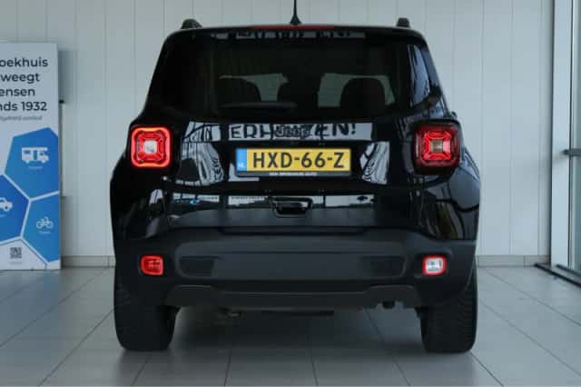 Jeep Renegade (2022) thumbnail 10